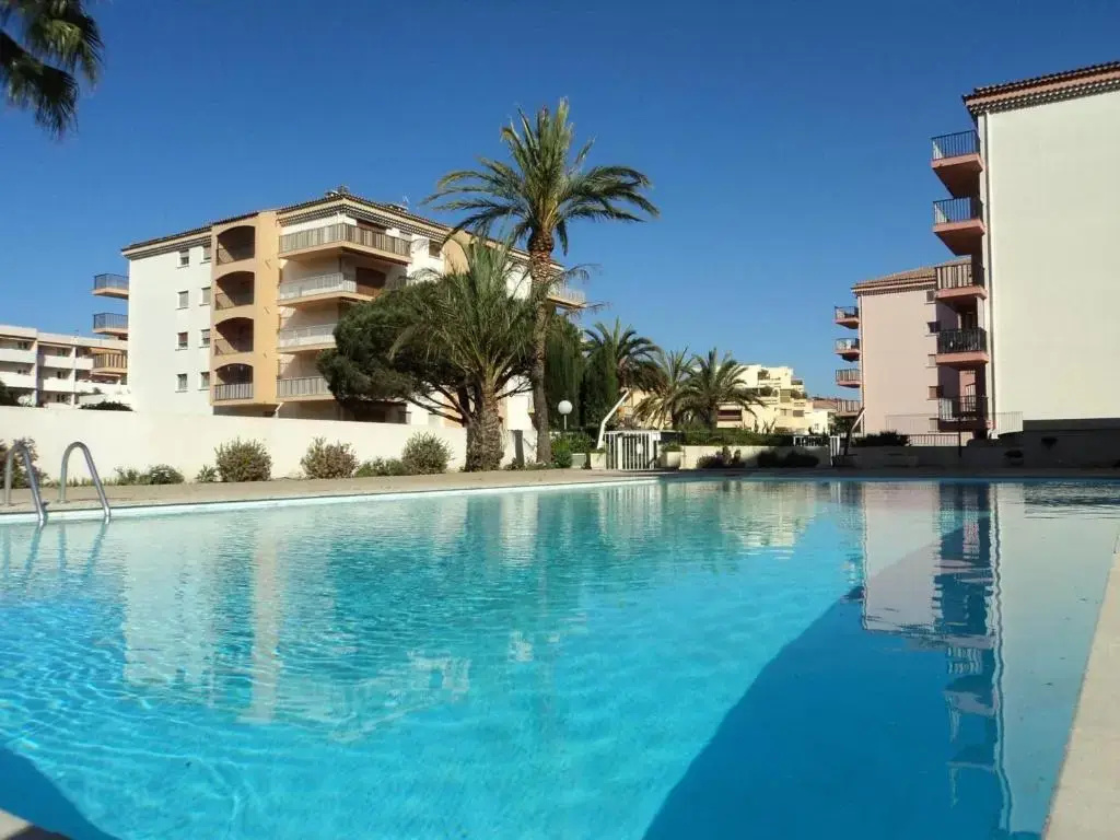 Appartement Sainte-Maxime, 1 pièce, 2 personnes - FR-1-226-420