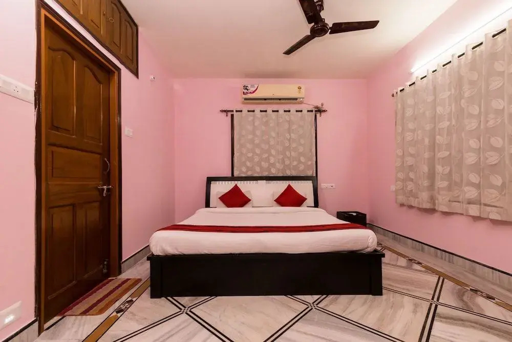 OYO 9000 The Syncretic Guest House