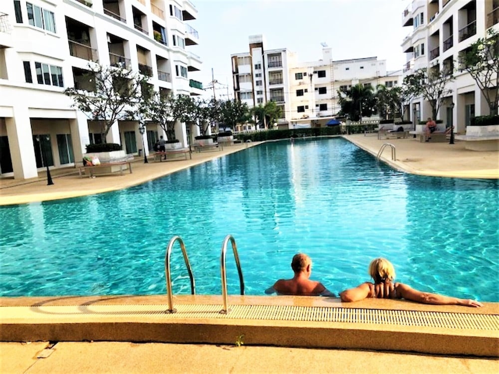 Platinum Suites Studio Condo Jomtien