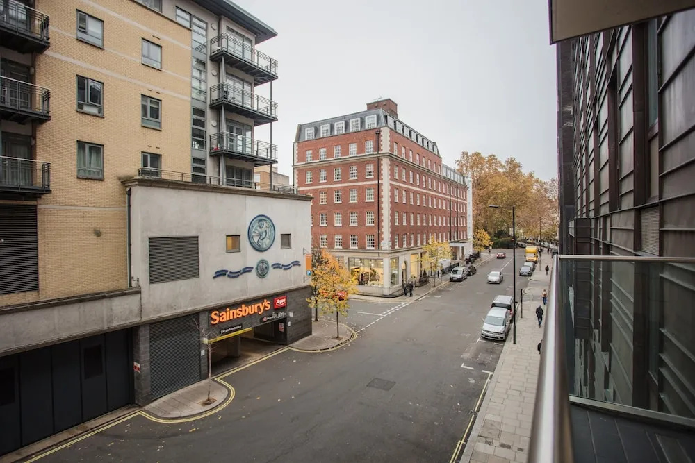 2 Bedroom Apartment Near Victoria Station