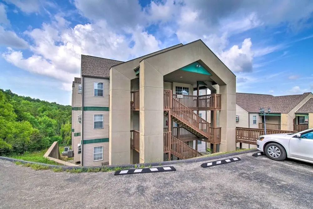 Cozy Branson Getaway < 1 Mi to Silver Dollar City!