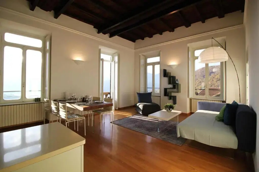 Bellavista Prestigious Apartment With Lake View
