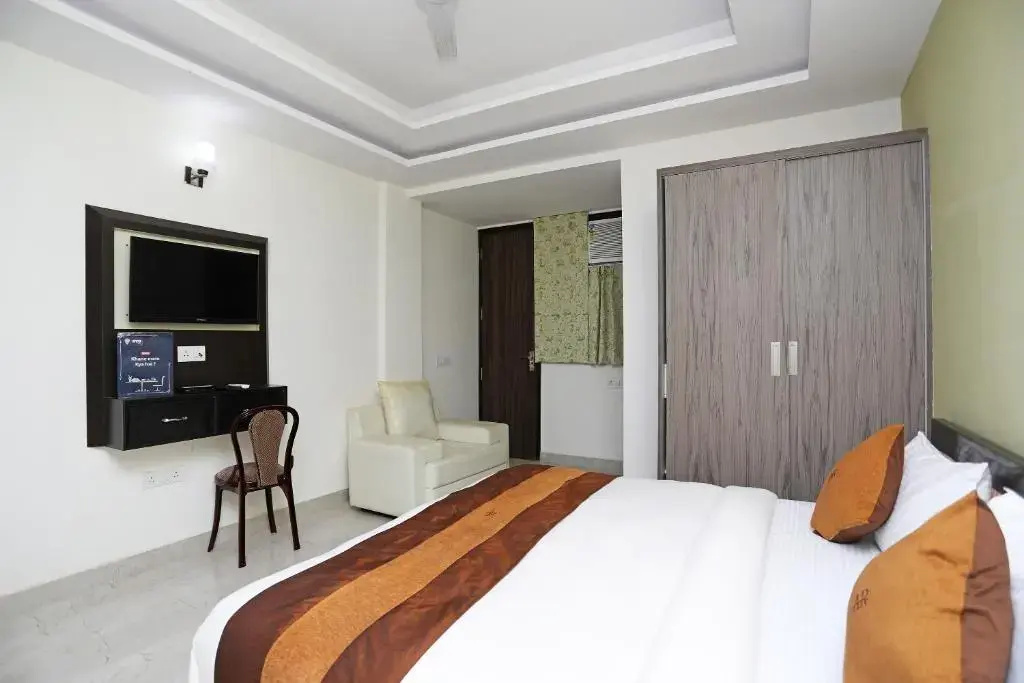 OYO 10581 DLF Phase 3