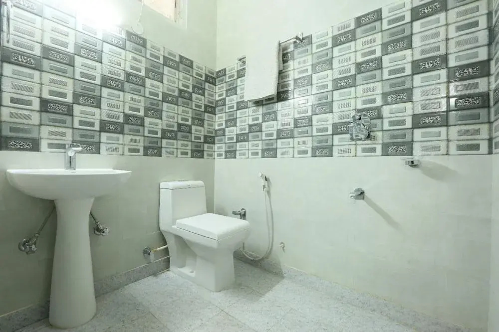 Shalimar Lodge, "700 meter from Katra Bus Stand"