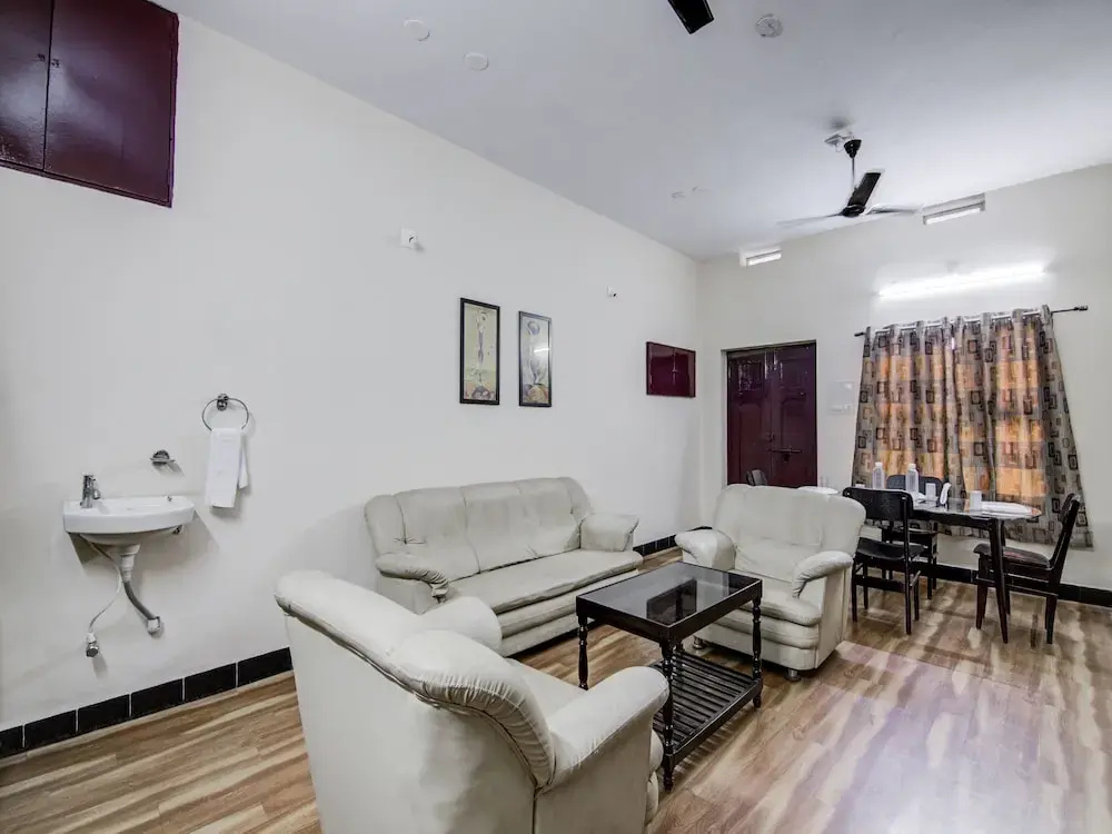OYO 15394 Sunrise Villas
