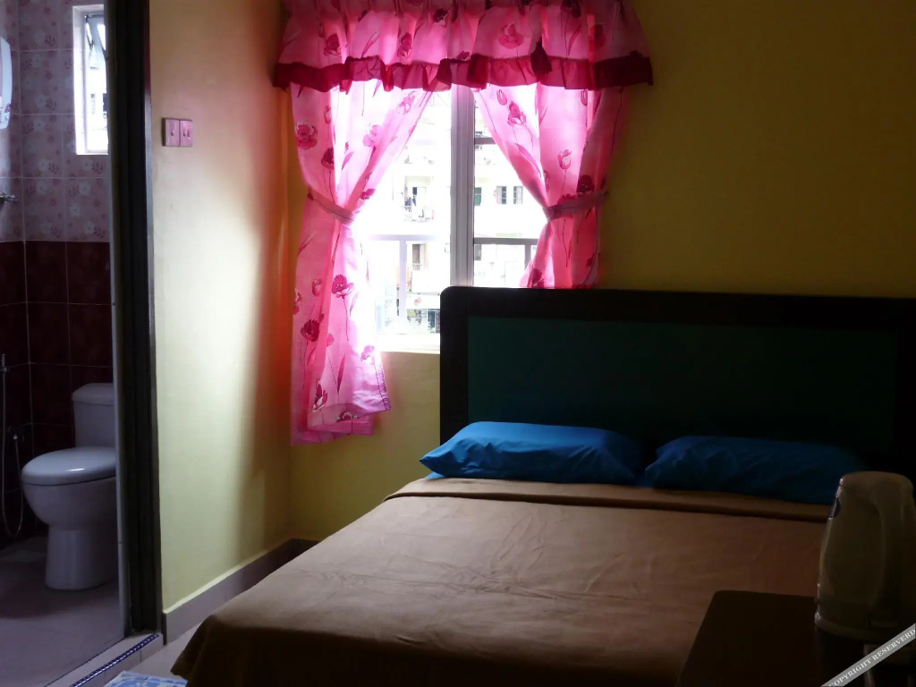 Ria Cameron Hotel