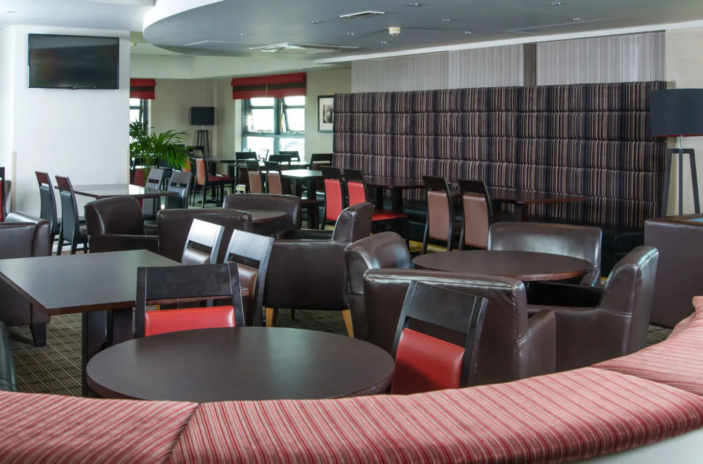 Holiday Inn Express London Luton Airport by IHG