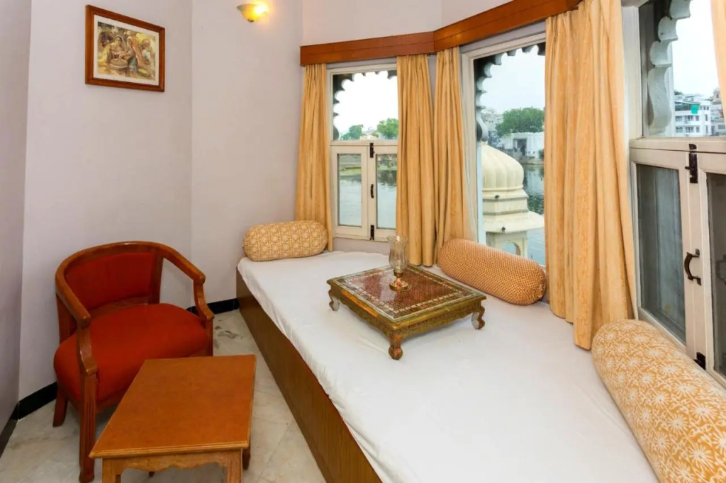 Sarovar - Lake Facing Boutique Hotel On Lake Pichola