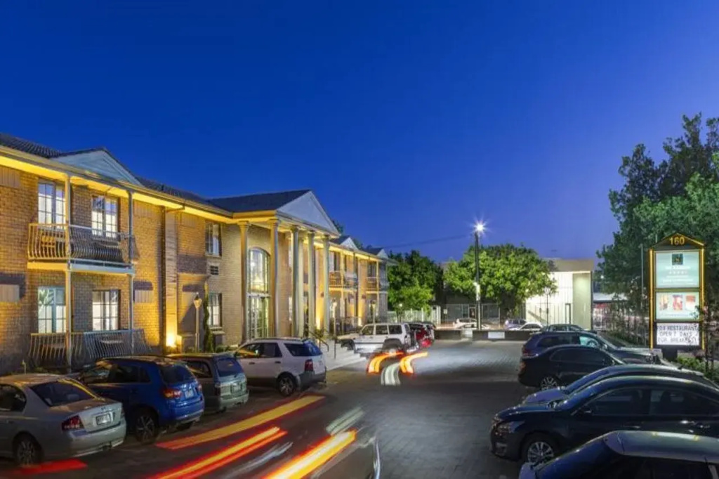 Adelaide Inn