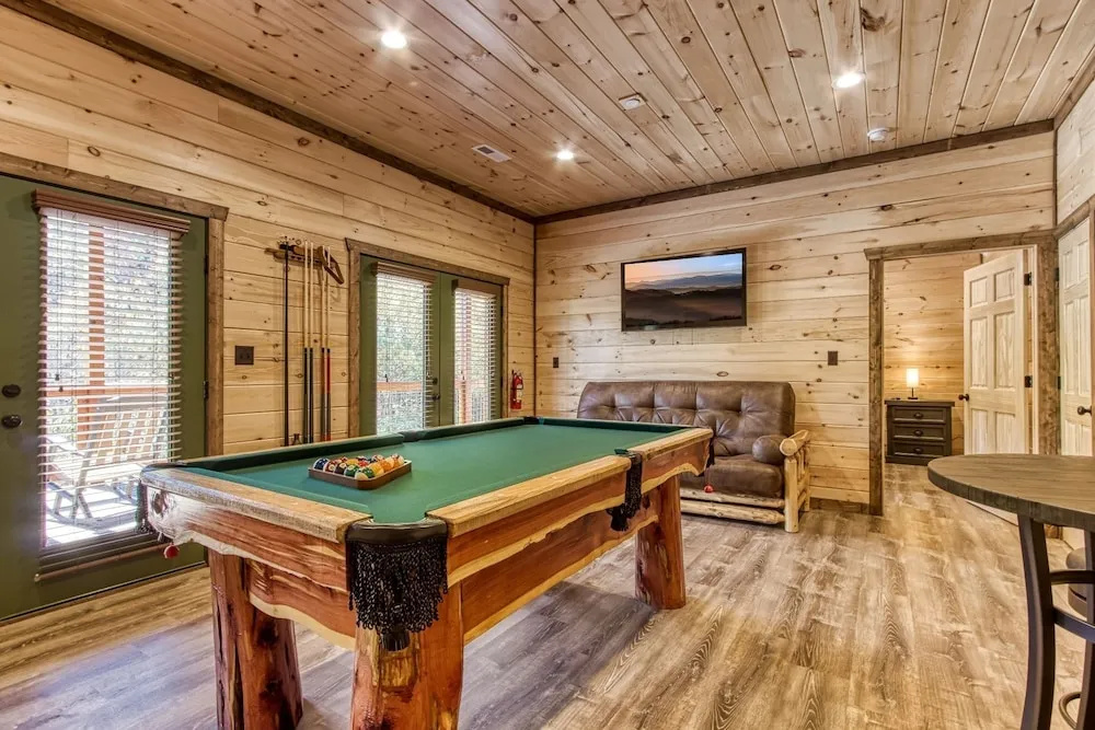 ERN840 - Splashin' Chalet - Brand New Cabin with Indoor Pool! Great Location! cabin