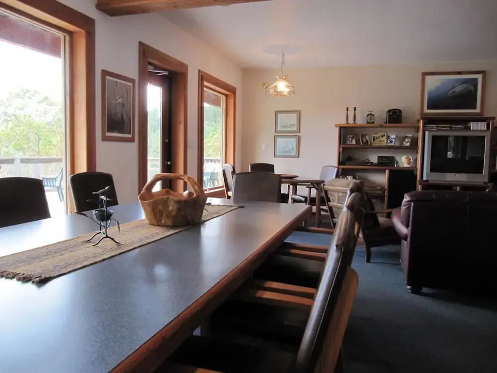 Arbutus Cove Guesthouse