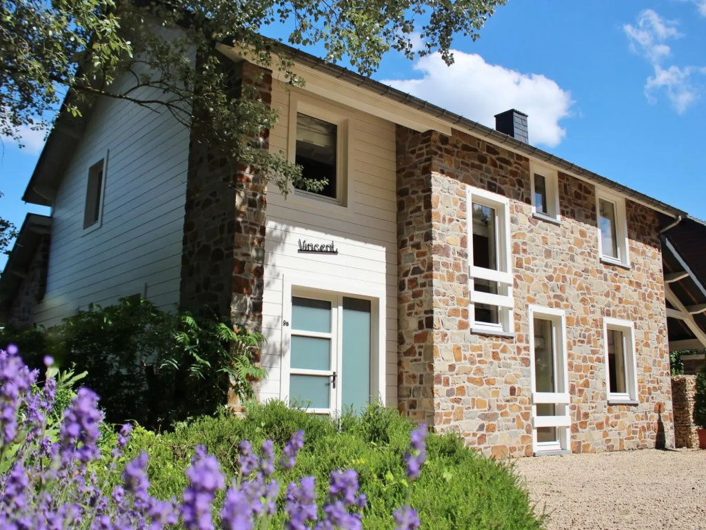 Holiday Home in Jupille Near Forest Trails