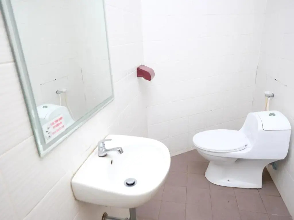 OYO 619 Grand City Hotel 2