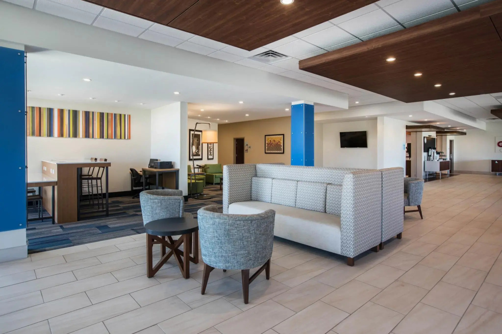 Holiday Inn Express & Suites Ludington by IHG