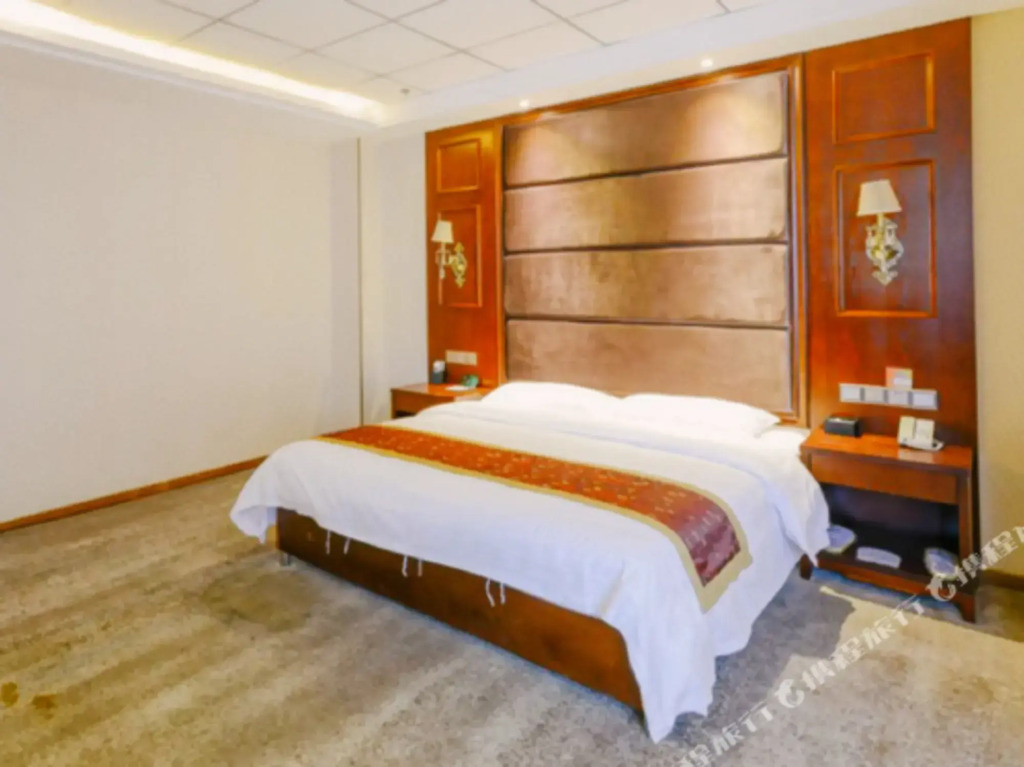 Starway Hotel (Changji Dongfang Plaza)