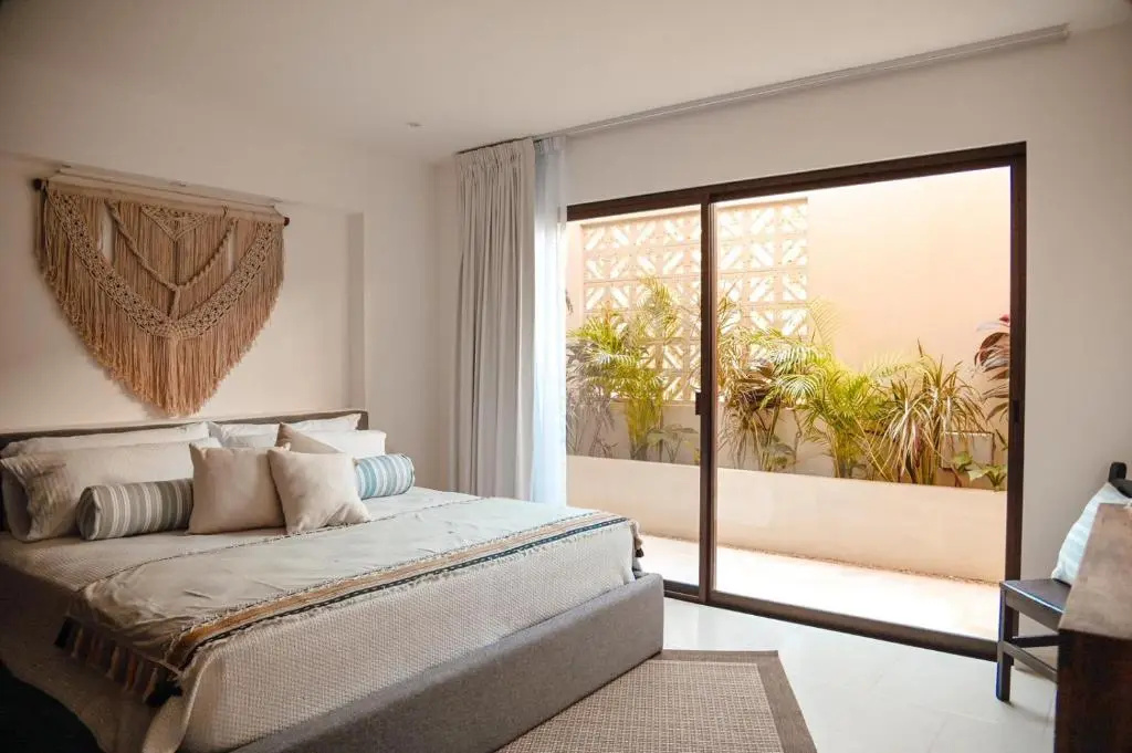 Blue Luxury 1 BD Apartment - Direct exit to the Pool - Fast WiFi - Free Parking