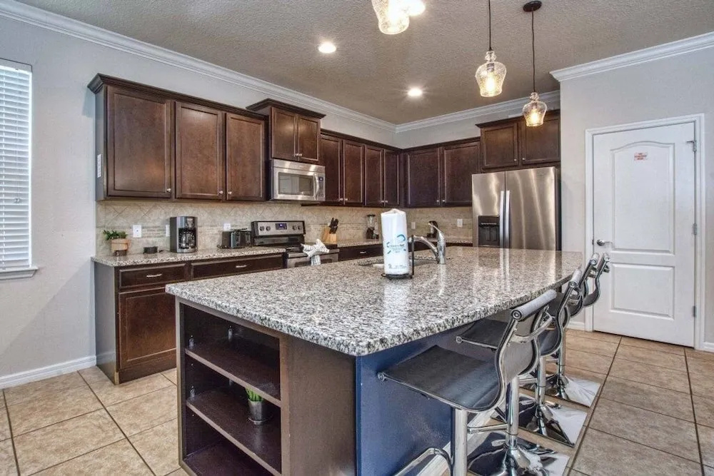 Windsor at Westside-8 Bedrooms House w/Pool-3701WW 8 Home by RedAwning