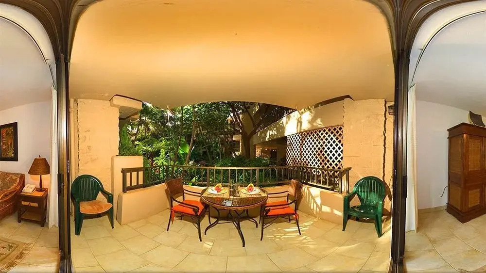 Aston Paki Maui