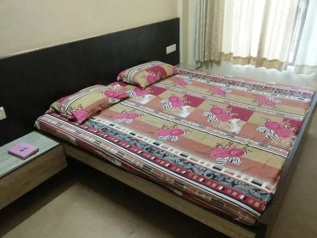 Gurukrupa 3 bhk Bunglow WITH PVT POOL Lonavala , Tungarli , Best location , Hill top