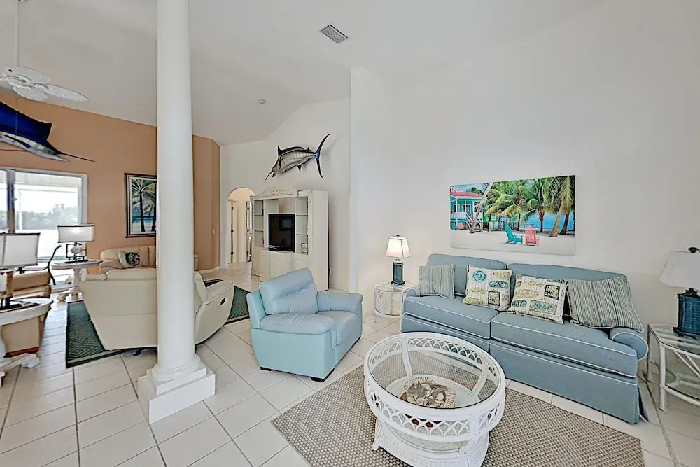 Waterfront W/ Screened Lanai, Pool & Kayaks 4 Bedroom Home