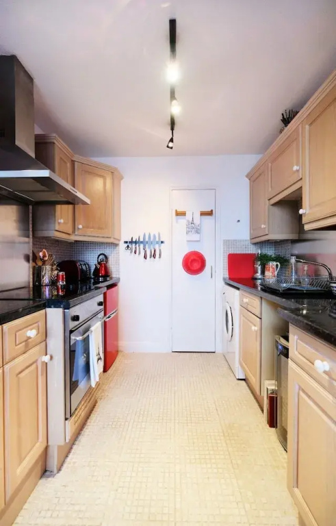 2-br Flat For 4 in Gated Complex With Pool