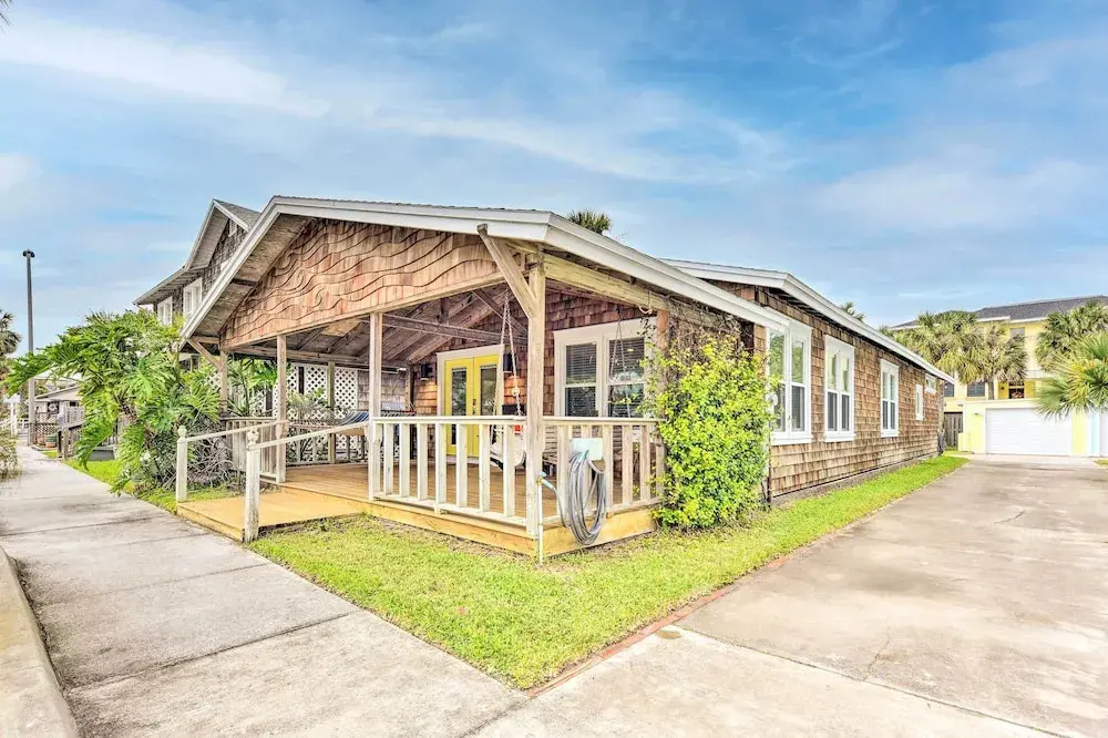 Modern Jacksonville Beach Retreat w/ Hot Tub!