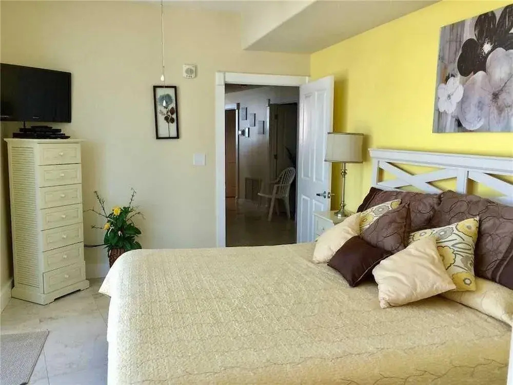 Island Tower 901 3 Bedrooms 3 Bathrooms Condo