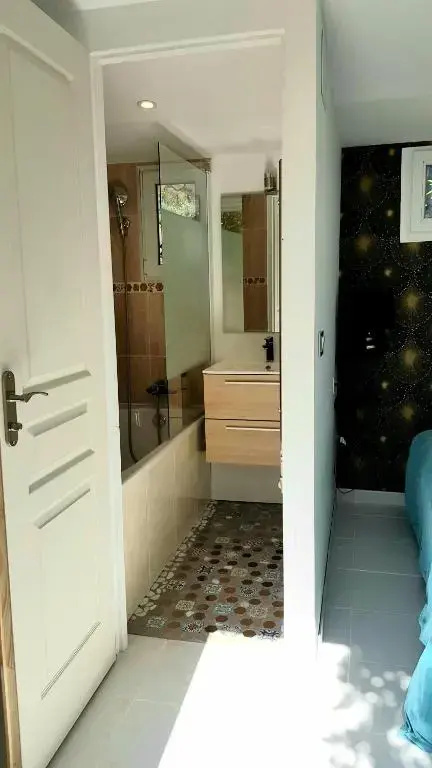 Guest House bedroom Riviera - Private Entrance