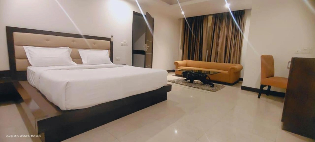 HOTEL AMBROSIA - Managed by Zenith A-217, Road No 6, Block RZ, Mahipalpur, New Delhi