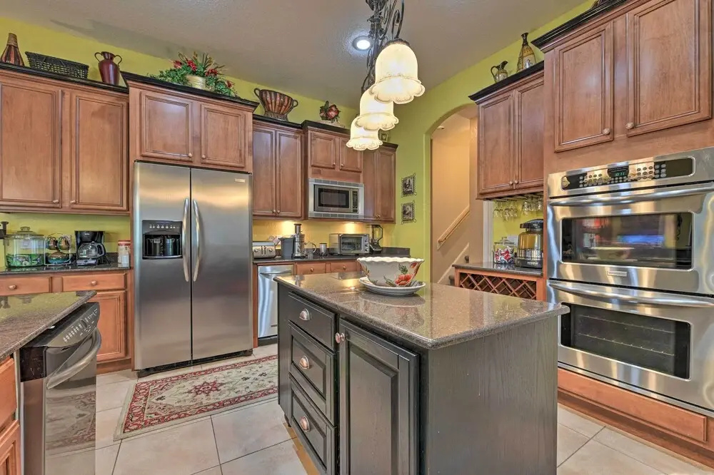 Elegant Valrico Home ~ 15 Mi to Downtown Tampa!