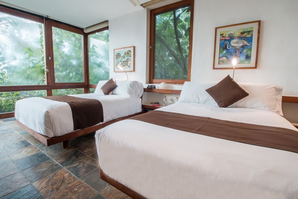 Villa Escalesia Galápagos Waterfront Hotel