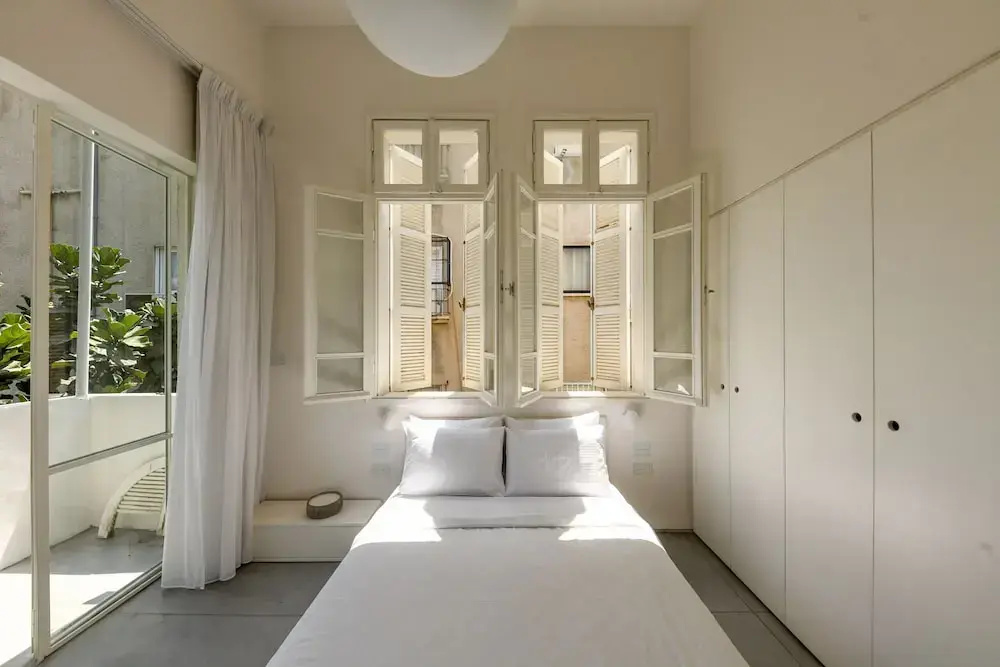 Modern & Bright 3BR Apt with Shelter by Sea N' Rent
