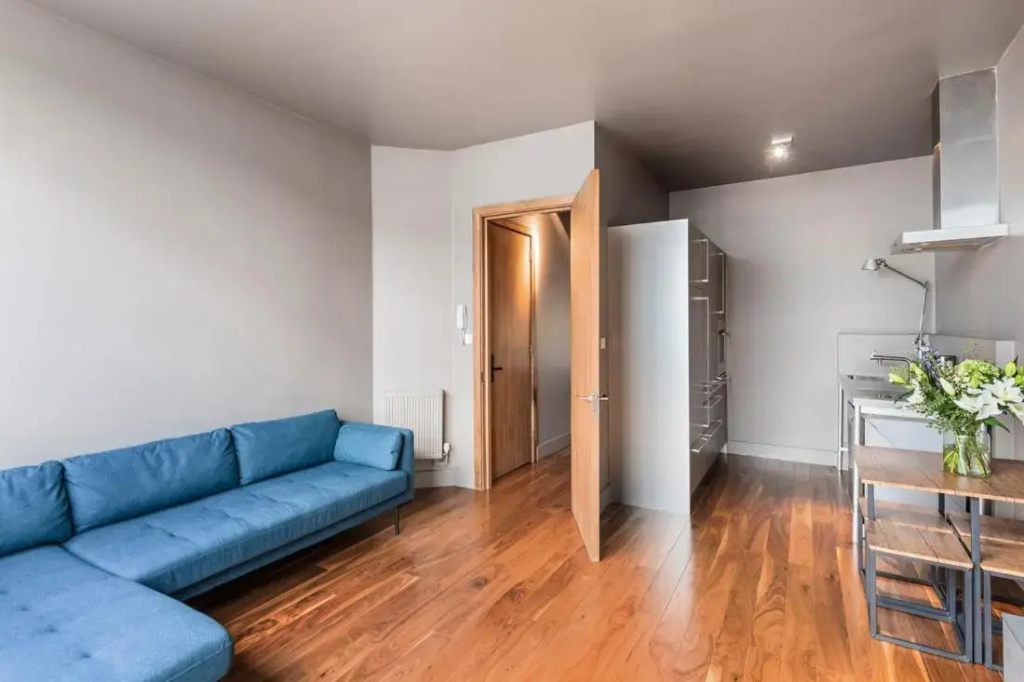 Modern 1 Bedroom Apartment 2 mins to Canal