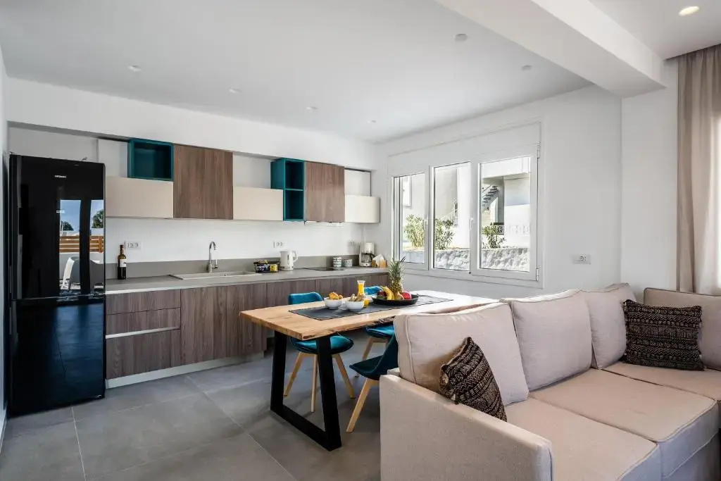 Thira Gold Suites