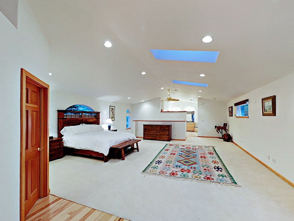 Westlake Village - 3 Br Home