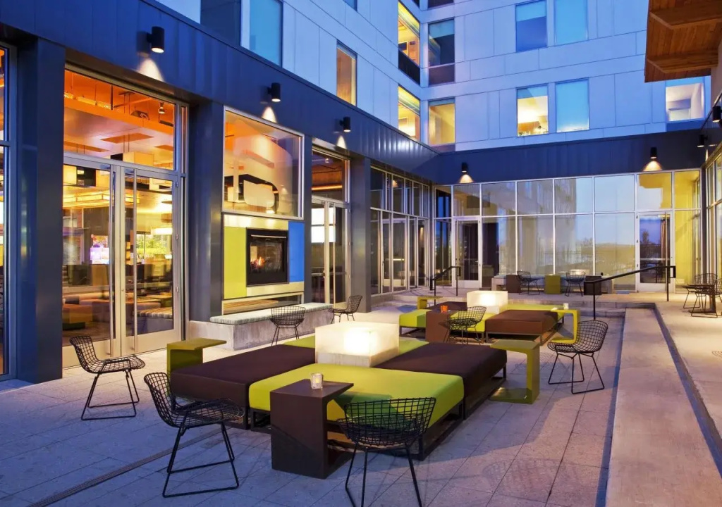 aloft Green Bay