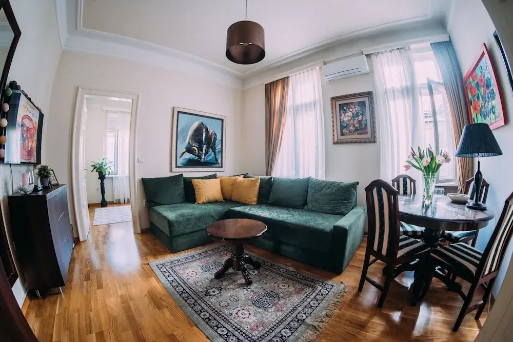Crown Apartment - Your Royal Stay