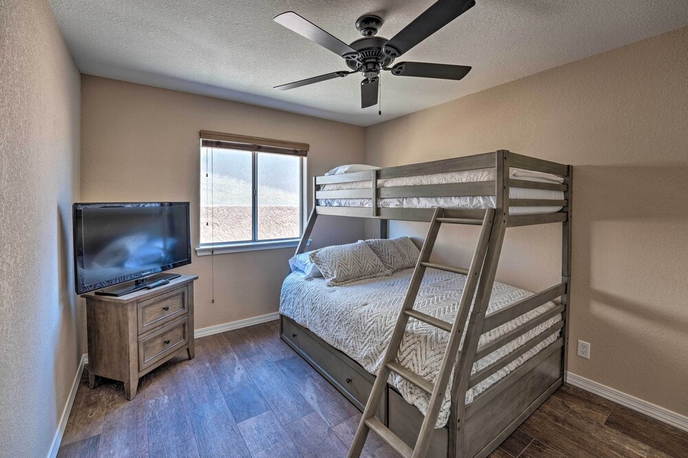 4 Mi to Lake Havasu: Home w/ Private Pool & Bbq!