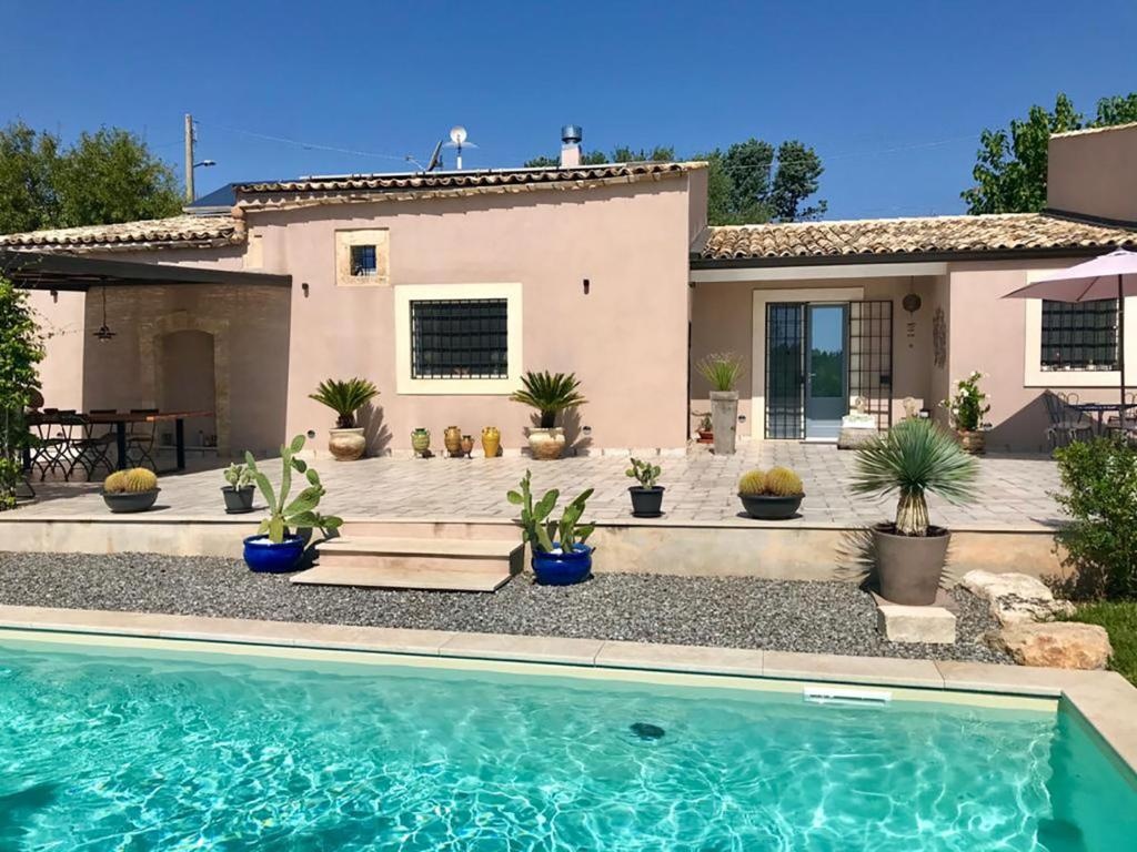 Appartamento Il Baglio del Picchio con piscina - Noto