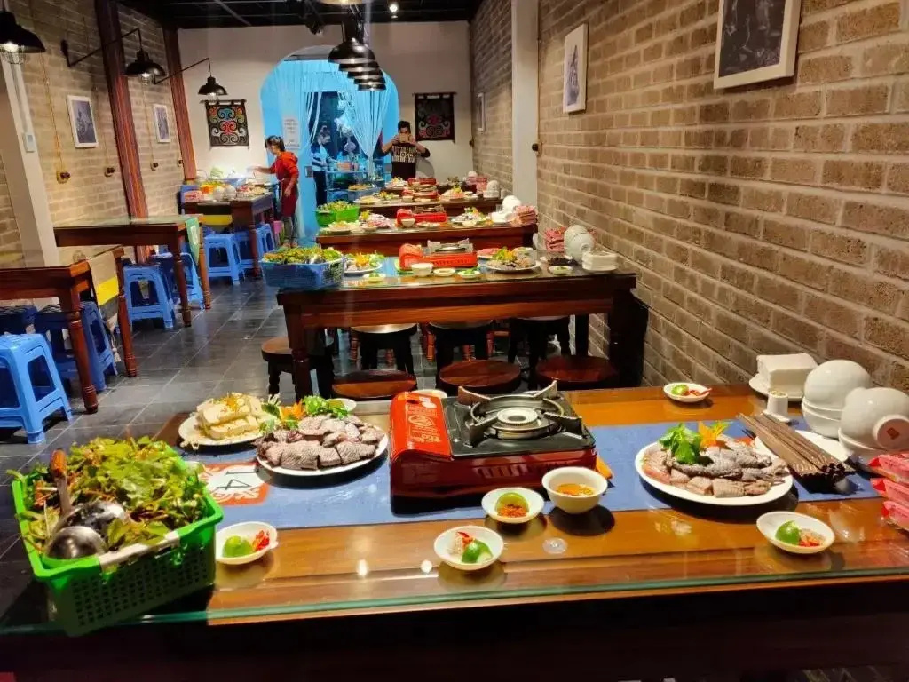 Ethnic House Lounge Bar & Hostel