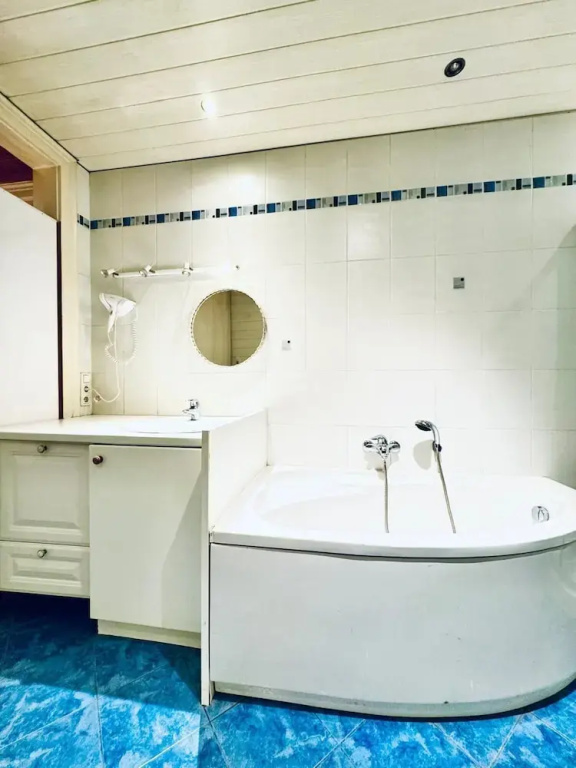 4BR Stay for up to 12 Near to FAC Platz