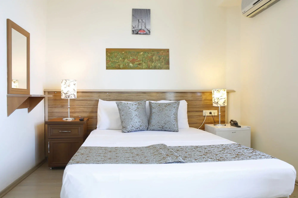 Amphora Hotel