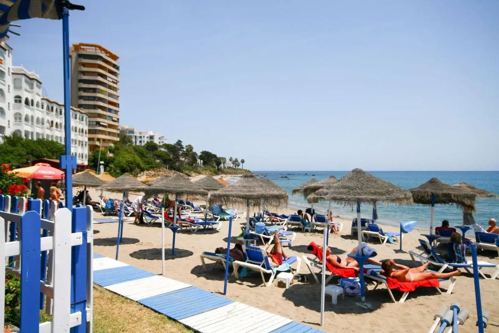 Entire rental unit- close to all amenities - Riviera del Sol - CS136