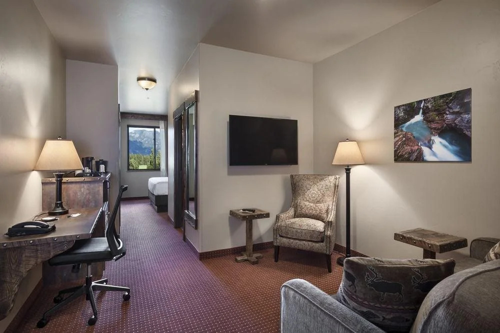 Glacier International Lodge