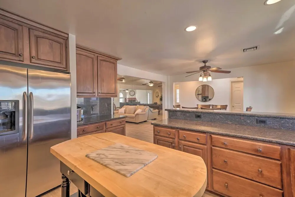 Putting Green & Pool Table: Lake Havasu City Gem!