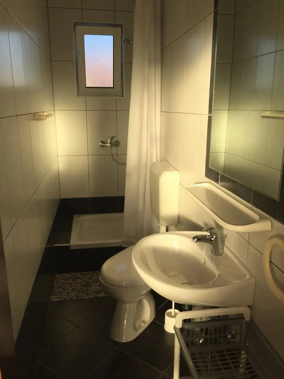 Apartment Đurđa - close to the sea A2 Pirovac, Riviera Sibenik