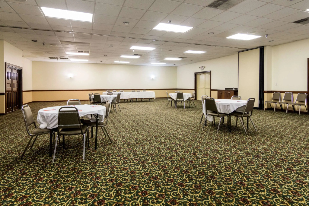 Econo Lodge Inn & Suites Conference Center Dublin