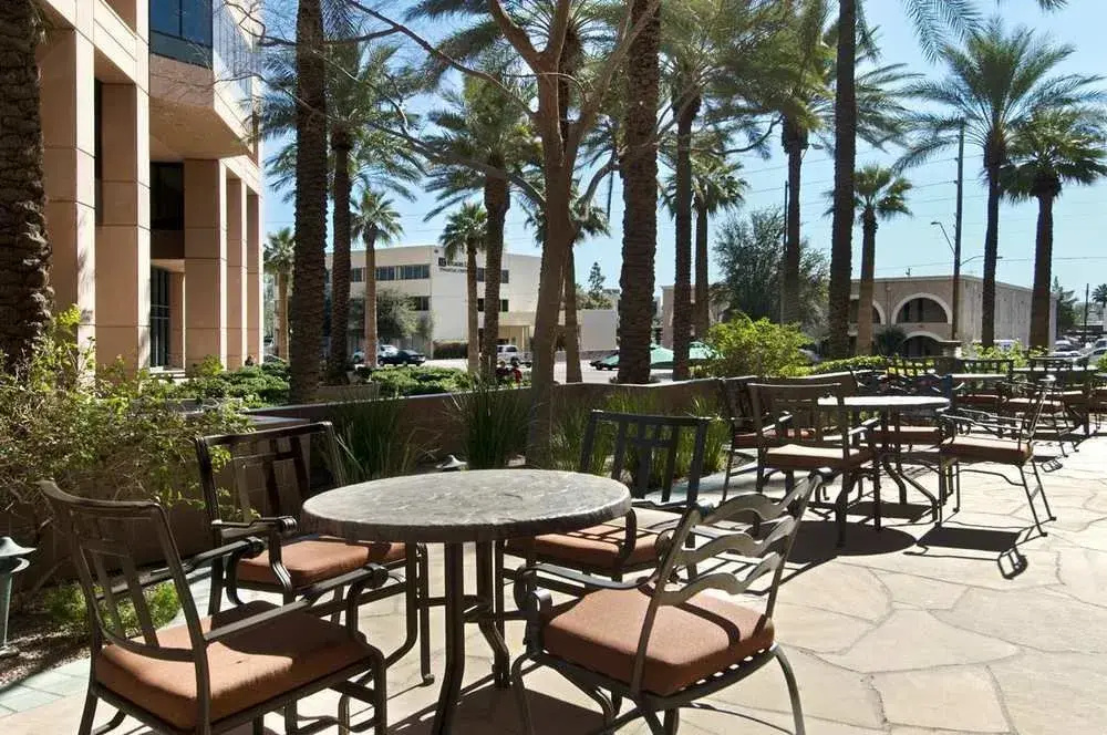 Hilton Phoenix Suites