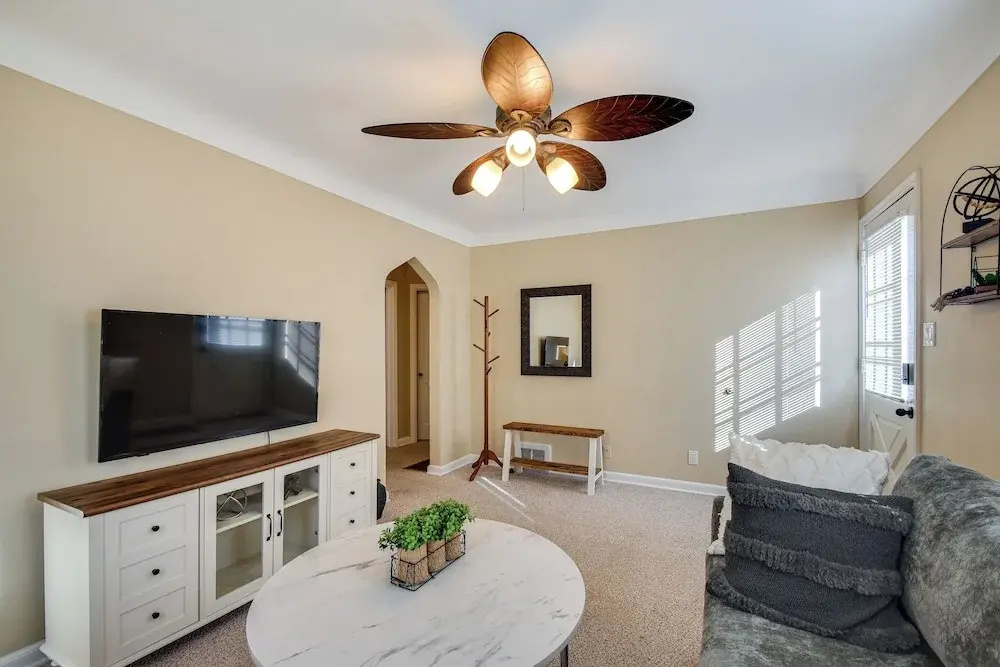 Quaint Cedar Rapids Home, 4 Mi to Downtown!