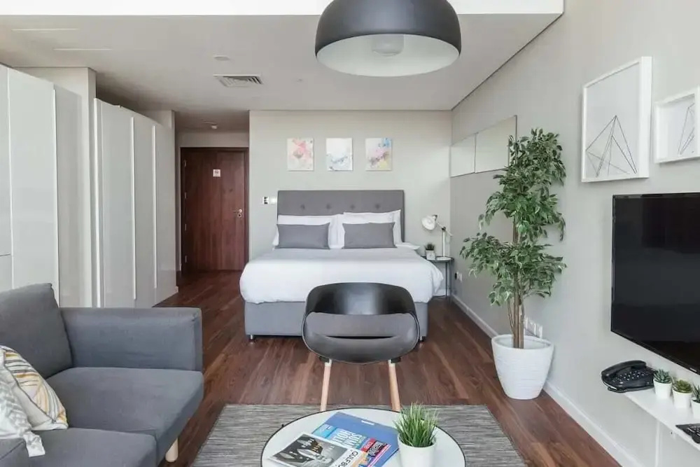 Comfy Trendy Apartment Steps Away From the Metro